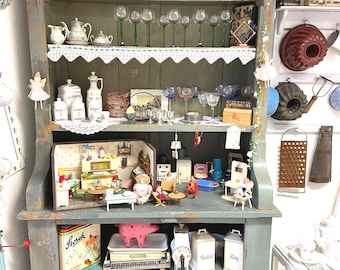 Antiker Holzschrank mit viel Charakter