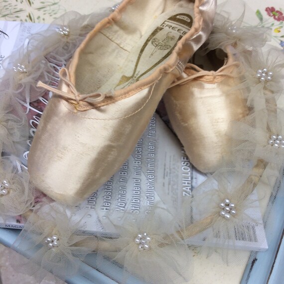 Ballet Shoes, Original