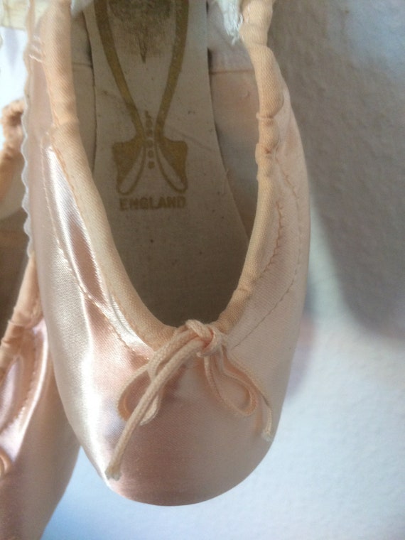 Ballet shoes - image 3