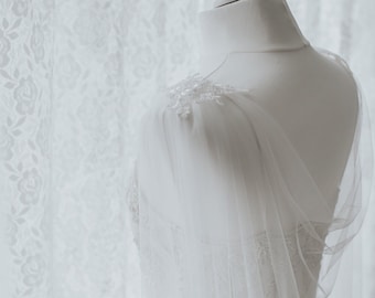 Silk style bridal cape - Wedding cape - Bridal cape veil - English net Cape veil - Cathedral cape veil - Draped bridal cape - with lace Anna