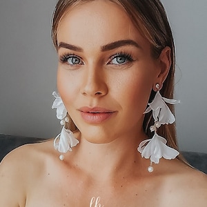 Flower Earrings dangle, Wedding Earrings with Flowers Earrings for Wedding Unique Bridal Earrings, Boho Bridal Earrings with pearls Leonie