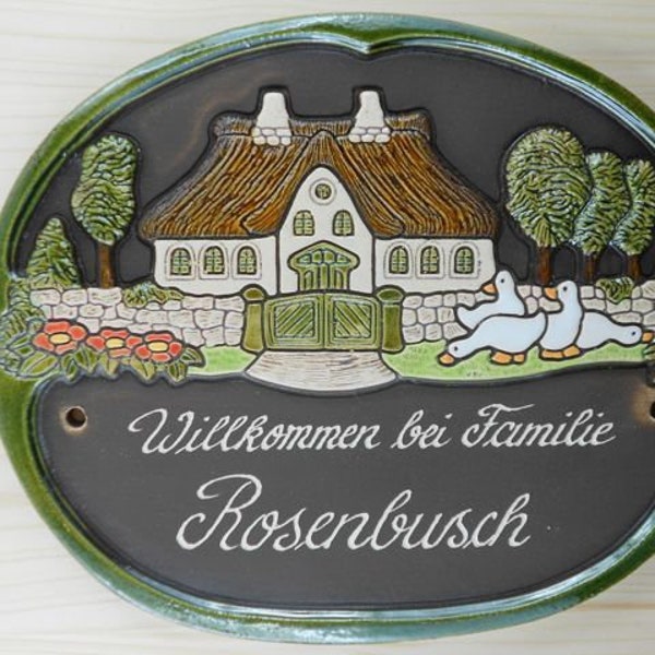 Keramikschild Bauernhaus klassisch mit Gänsen grün