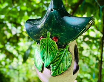 Vogelfutterhaus aus Keramik grünes Dach mit Beeren