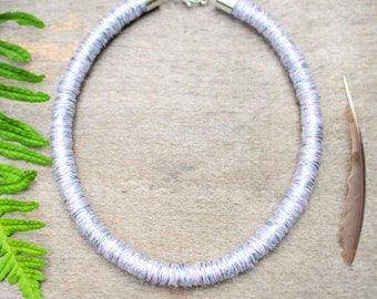 collar de cuerda gruesa brillante para mujer, collar de gargantilla gruesa, collar de tela minimalista gris claro, joyería africana textil envuelta en hilo