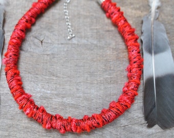 collar de cuerda gruesa de color rojo brillante brillante, gargantilla roja gruesa tejida a mano, collar africano de envoltura de hilo, joyas de declaración, regalos de Navidad para mejores amigos