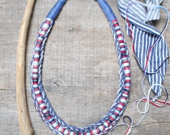 collar náutico tejido de declaración, collar de cuerda gruesa trenzada, collar minimalista azul rojo, accesorios de verano con tema marinero