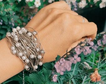 pulsera con cuentas de cordón de lino natural, pulsera de perlas blancas multihilo, pulsera de puño de tela boho, regalo vegano del 4º aniversario de boda para esposa