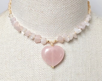 colgante de corazón grande de cuarzo rosa, collar de cuarzo rosa natural para mujeres boho, collar de cristal de macramé ajustable, regalo romántico de amor propio