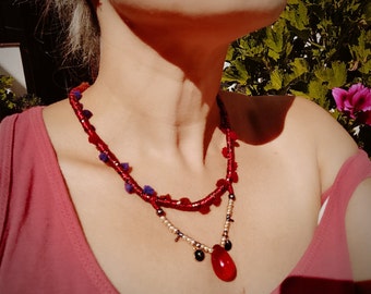 collar de gota roja en capas para mujer boho, collar de babero de tela tejida a mano, collar de cuentas doradas con colgante de encanto, idea de regalo del día de las madres