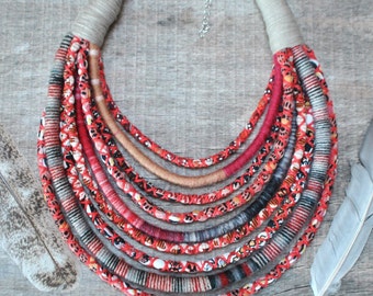 Collier tendance en tissu africain pour femme, grand collier ethnique rouge, collier en textile cordon d'ankara enveloppé, cadeau fait main ooak pour soeur