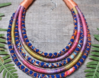 collar de tela de seda de colores tejido, collar de declaración multicolor para mujer boho, collar étnico azul marino, joyería textil de primavera