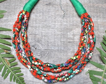 collar de tela de flores de naranja, collar de declaración colorido de primavera para las mujeres boho, collar de cuerda trenzada, joyería textil hippie ponible