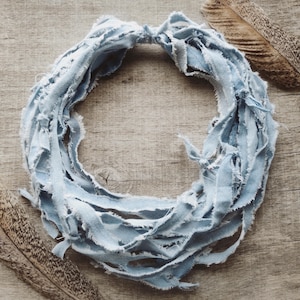 Ausgefranste Hellblaue Denim Halskette: Boho Hippie Schmuck aus recyceltem Stoff, Southwestern Halskette, nachhaltige Accessoires
