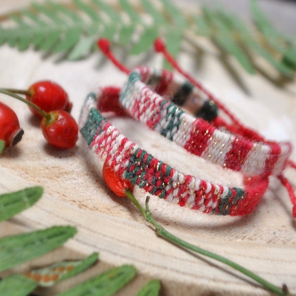 weihnachten gewebtes armband boho aus vintage garn, grün rote mini textil armband, stoff armband für weihnachtszeit, weihnachts geschenk