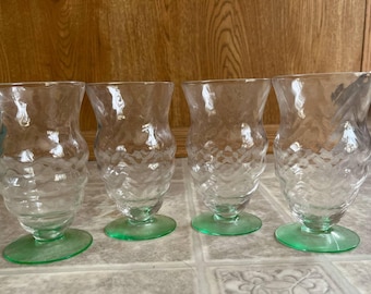 4 vasos de agua acanalados MCM con fondo verde