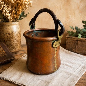 Vaso rustico in rame, antico