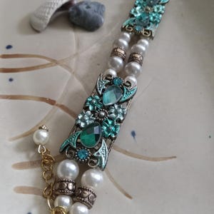 Art Deco Emerald Green Pearl Bracelet: Vintage Double Strand