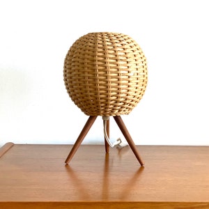 Table lamp/tripod lamp from the 60s image 4