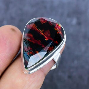 Anillo de ammolita, anillo de piedra preciosa de ammolita en forma de pera, anillo único y colorido, anillo llamativo hecho a mano, anillo de plata de ley 925 hecho a mano para mujeres y hombres.