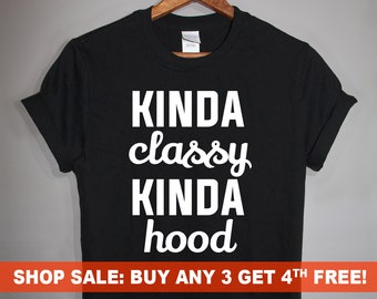Kinda Classy Camiseta con capucha, camiseta de hombre y mujer Unisex Crewneck, camiseta gráfica, camiseta de la que dice divertida