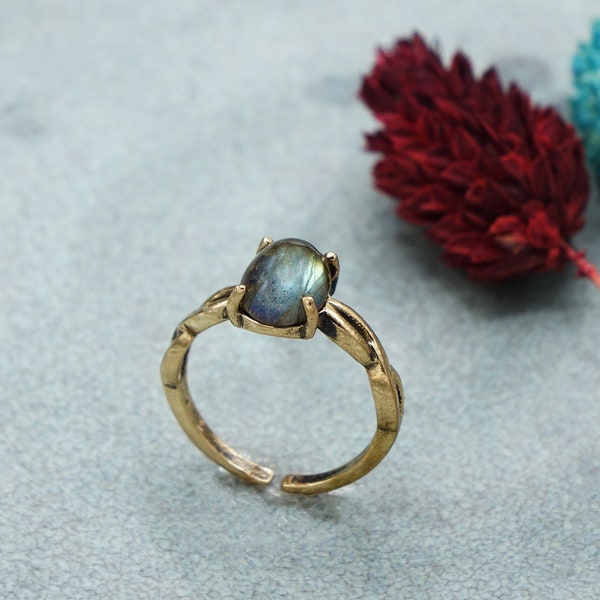 Labradorite Crystal Stone Ring - Boho Ring - Gemstone Ring - Dainty Ring - Gift for Her - Unique Jewellery - Ring for Women