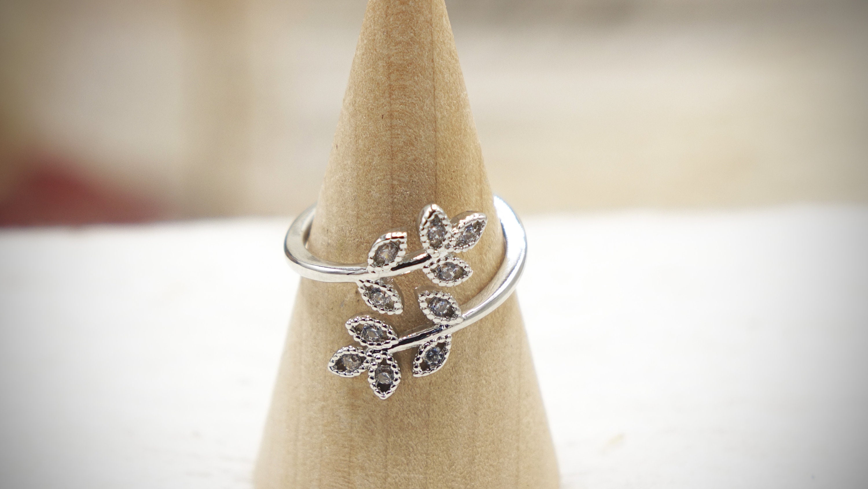 Acquista Donna Casual Regolabile Lettera AZ Nome iniziale Alfabeto Anelli Strass Elegante Nuovo Anello impilabile Gioielli regalo in Italia a partire da 1.32