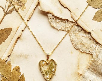 Real Pressed Leaf Necklace-Real Resin Flower Heart Necklace-Mothers day gift-Dainty Leaf Plant Necklace-dried flower jewellery-Botanical