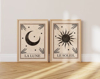 Könnte beinhalten: Zwei gerahmte Drucke mit Schwarzweißillustrationen von Mond und Sonne. Der Monddruck trägt den Text "La Lune" und der Sonnenprint den Text "Le Soleil".