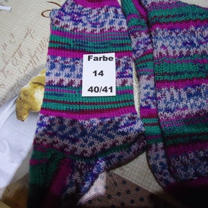 Selbstgestrickte socken40/41 KOSTERLOSER VERSSND.Wer keine farbnummer angibt muss nehmen was ich ihm schicke. Bild 2