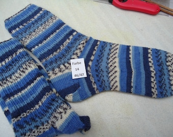 Selbstgestrickte socken46/47 KOSTENLOSER VERSAND.Wer keine farbnummer angibt muss nehmen was ich ihm schicke.