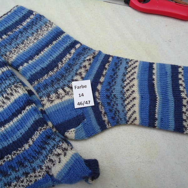 Selbstgestrickte socken46/47 KOSTENLOSER VERSAND.Wer keine farbnummer angibt muss nehmen was ich ihm schicke.