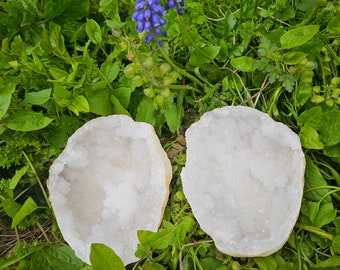 Géode complète de quartz (900g à 1050g)