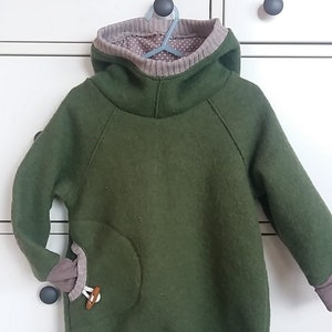 Walkpullover as a jacket replacement with patches in moss and lined hood