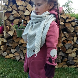 Sweat coat with inverted folds in dusky pink and flower appliqué, optionally with scarf image 5
