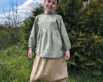 Linen harem pants in camel with ribbons to adjust the width, optionally with blouse