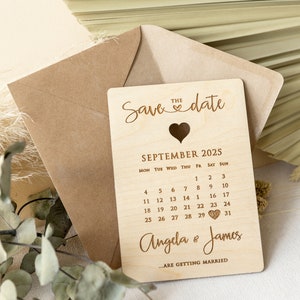 Save The Date aus Holz merken Sie den Termin vor Rustikale Hochzeit eingraviertes Datum Kalender lasergeschnittenes Herz Öko-Umschlag