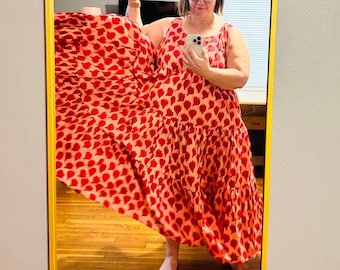 Rosa geblümtes mehrschichtiges Maxikleid