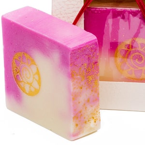 104.21EUR/1kg Rose shower butter with silk in a gift box image 2