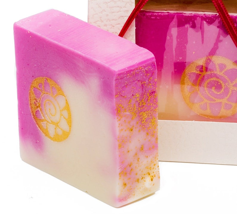 104.21EUR/1kg Rose shower butter with silk in a gift box image 2