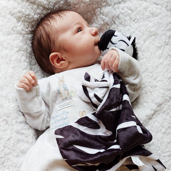 Animal Zebra Comforter, Baby Shower New Mum Gift, Snuggly, Sensory Toy Gift, Soft Black and White Comfort Blanket, Baby Sensory blankie