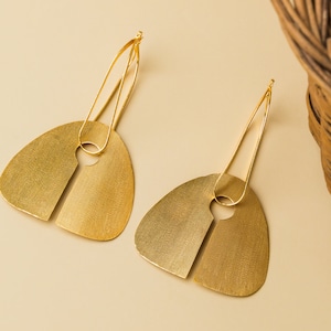 Brincos de argola geométricos dourados ousados, brincos de latão estilo boho, brincos boho chic feitos à mão, joia para presente feminino