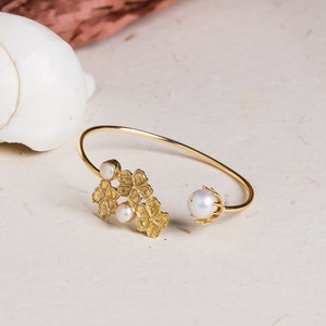 Dainty Freshwater Pearl Cuff Bracelet, Gold Floral Bridal Bracelet, Pearl Handmade Jewelry Gift for Bridesmaids