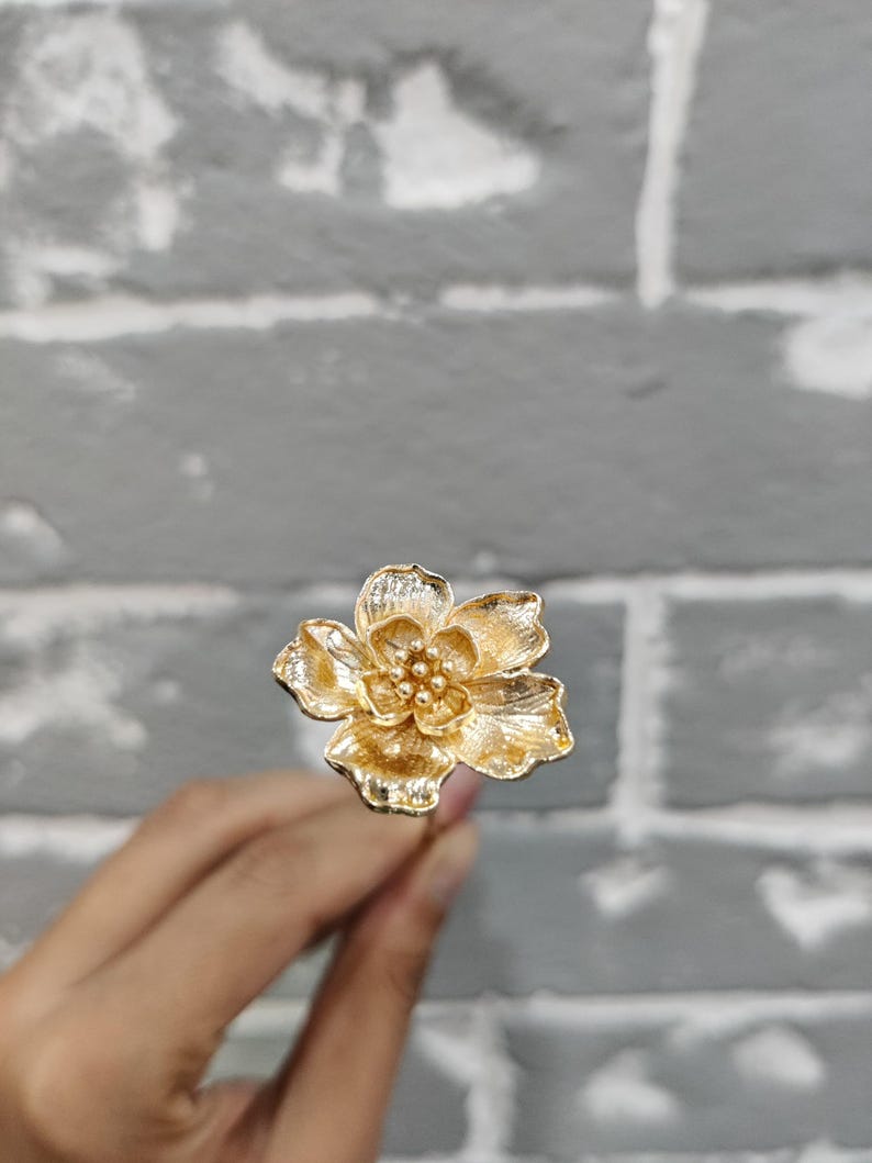 Detailed top flower view. It has intricate details of an open flower with gold plating finish. A pretty bookmark for booklovers.