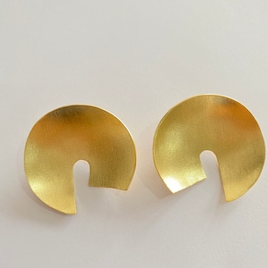 Big gold studs, statement stud earrings, round brass earrings, statement stud earrings, gold stud earrings, bold brass jewelry, Gift for Her