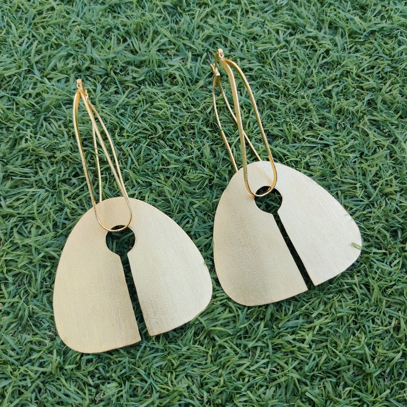 Bold earrings gold
