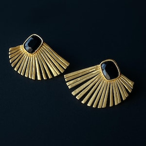 Pendientes de ónix negro, pendientes de sol bañados en oro, joyería hecha a mano, regalo para el Día de la Madre.