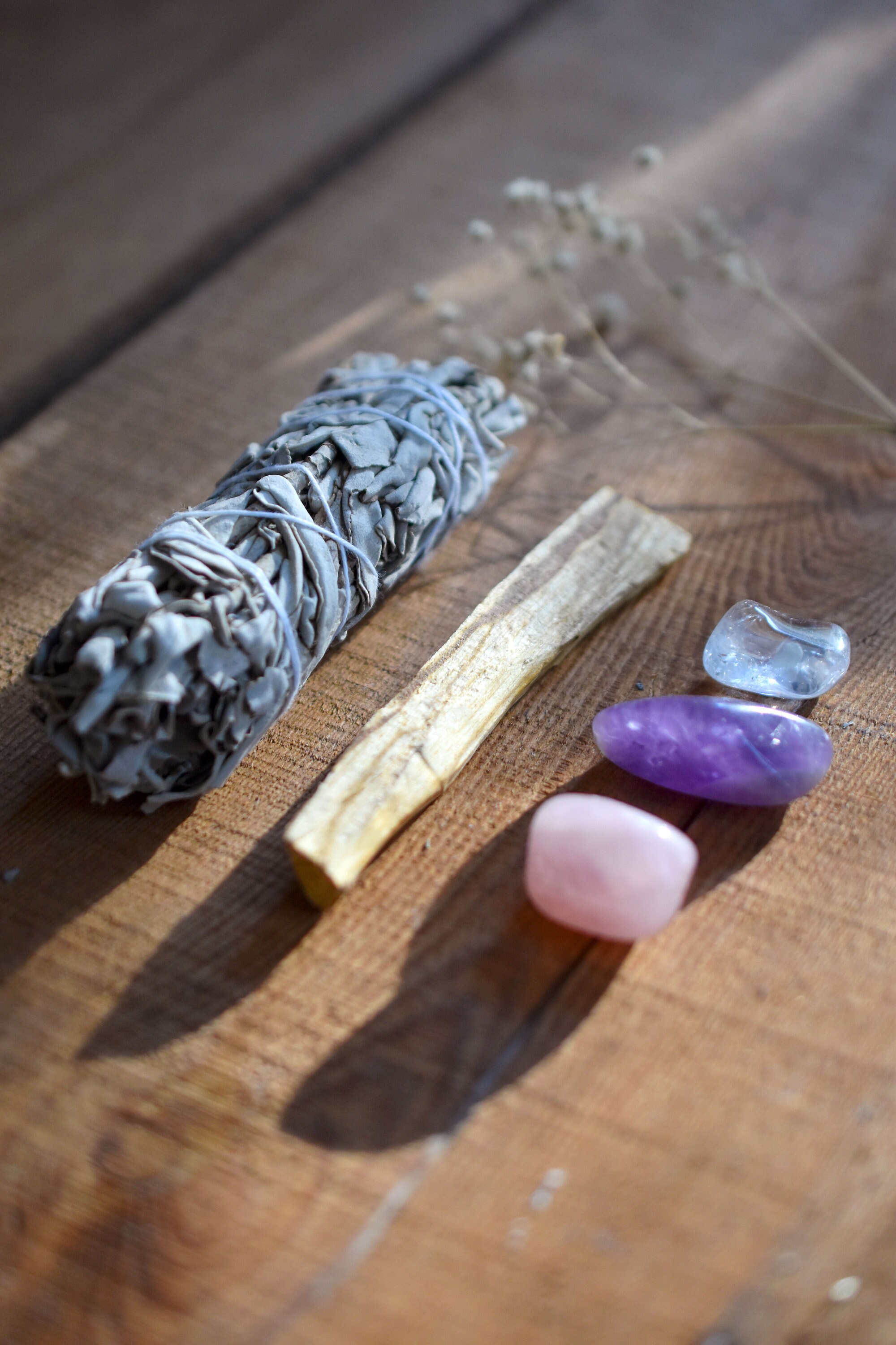 Kit de Démarrage en Lithothérapie - Pierres Du Triangle d'or, Sauge et Palo Santo.