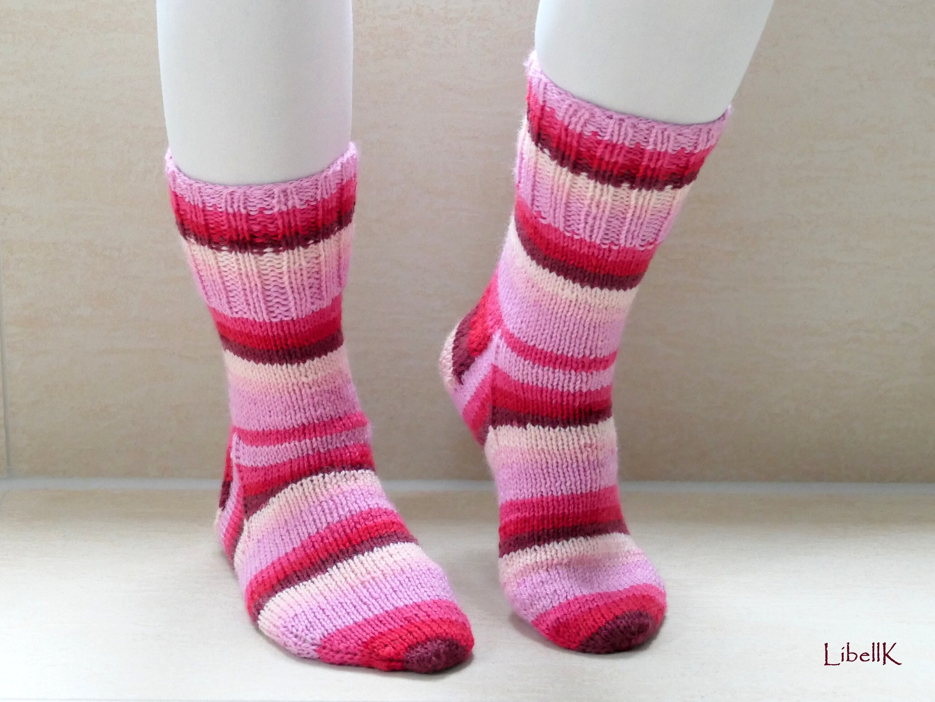 Rosa gestrickte socken