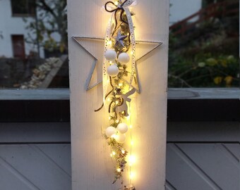 30cm LED Light Up Christmas Wreath – Gold Star Design – Hanging Door Wall Decor – Koopman