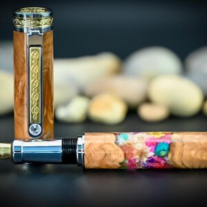 Prachtige handgedraaide wych iep en gedroogde bloemen vulpen - Swarovski-kristal